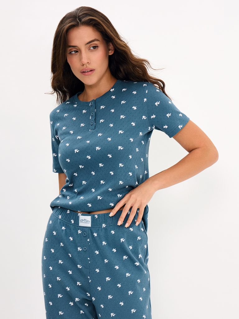Пижама OMSA Pointelle Print AW26 футболка и брюки с планкой на пуговицах